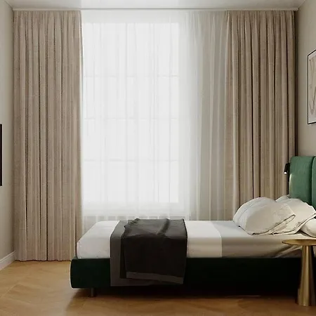 Central 10 People Apartment